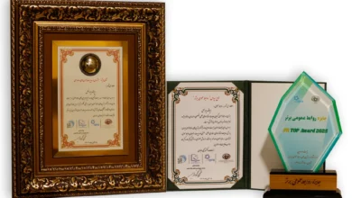 ایرانسل نشان ویژه «سرآمدی در مدیریت بحران رسانهای» و «نوآوری با هوش مصنوعی» را دریافت کرد 2 public relations symposium award 1404