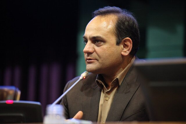 معیشت مردم قربانی ارز چند نرخی/ مجلس جلوی رانت را بگیرد 1 63565725