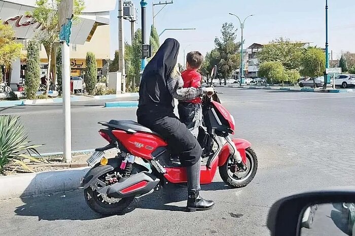 چرا گواهینامه موتورسیکلت بانوان هنوز صادر نمیشود؟ 3 172270094